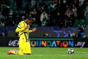 开云体育官网-德媒：丘库埃梅卡膝盖存在游离体需接受手术，多特决定冬歇期再做