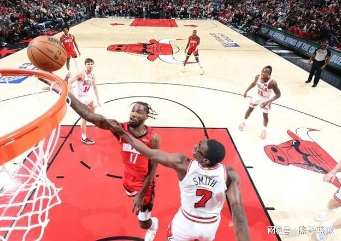 火箭胜公牛，结束3连败！小史密斯关键时刻连得8分，申京23+7+11