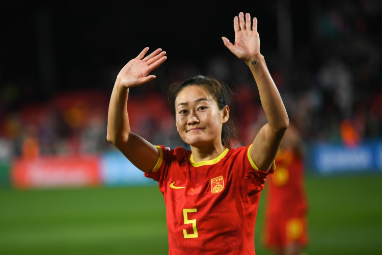 吴海燕哽咽：对我来说是踢一场少一场，亚洲杯希望可以拿到冠军