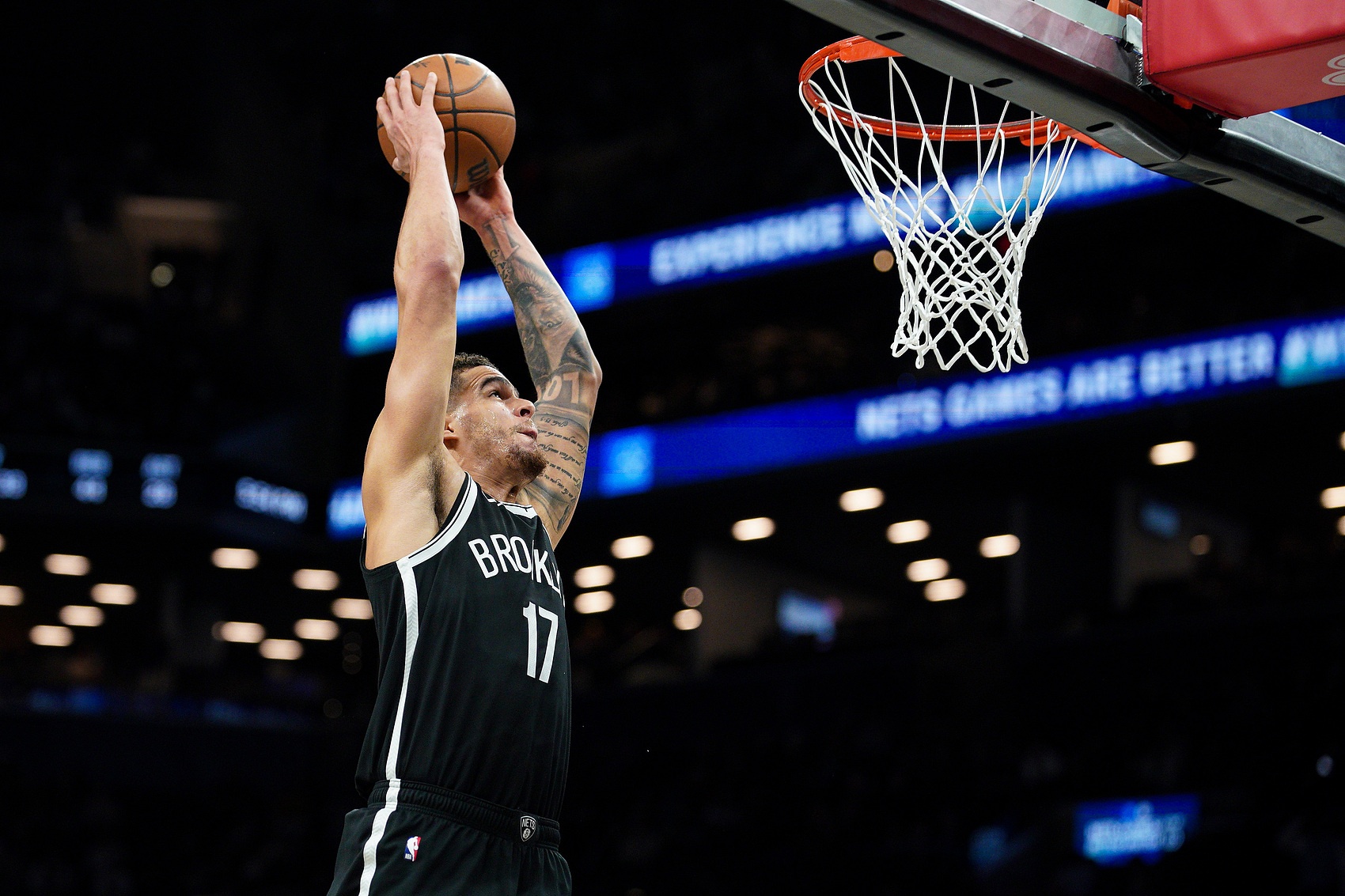 开云体育下载-香饽饽！小迈克尔·波特16中9空砍28分9板3助1断 三分10中6