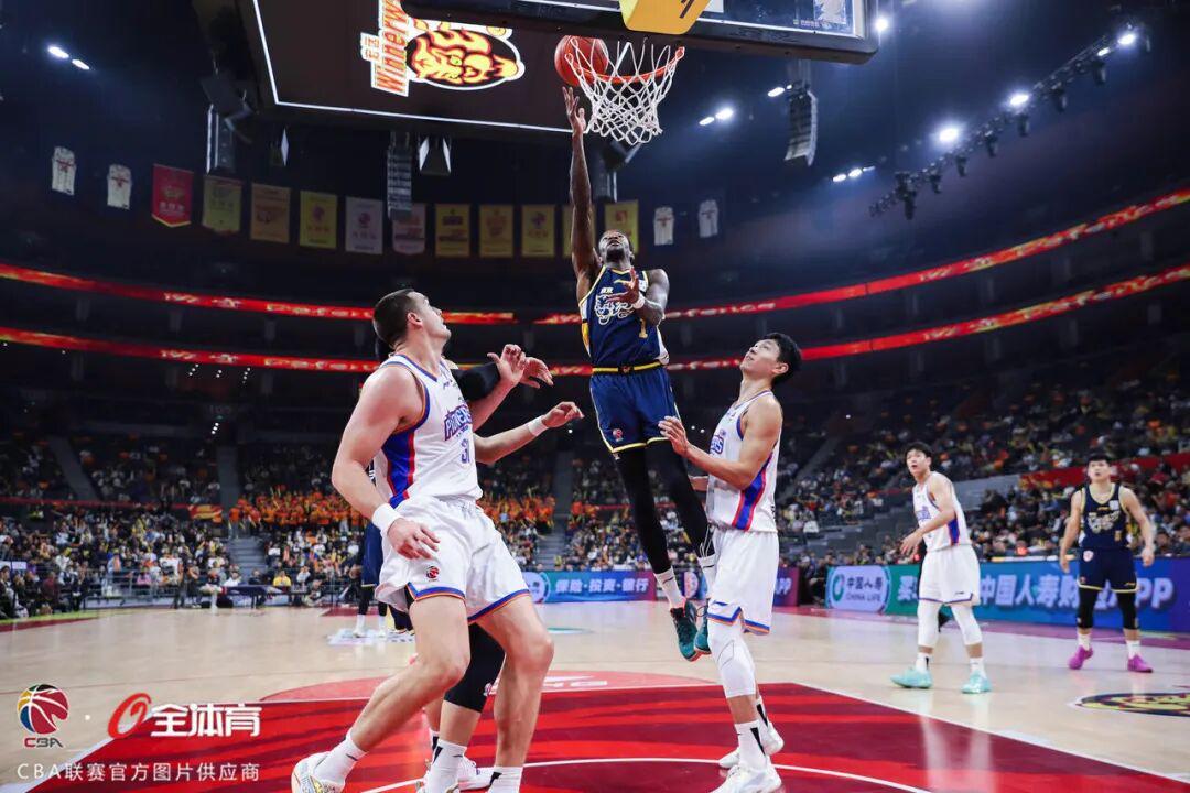 kaiyun-末节打破僵局，华南虎主场98-89战胜天津