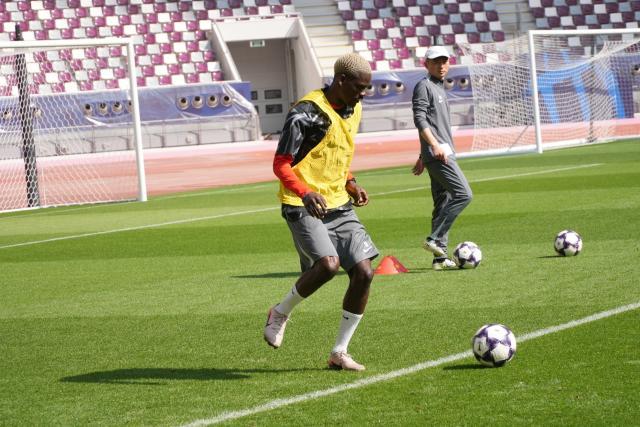 开云体育下载-海港多哈拉练首训后腰新援亮相 抽调多名新人入队