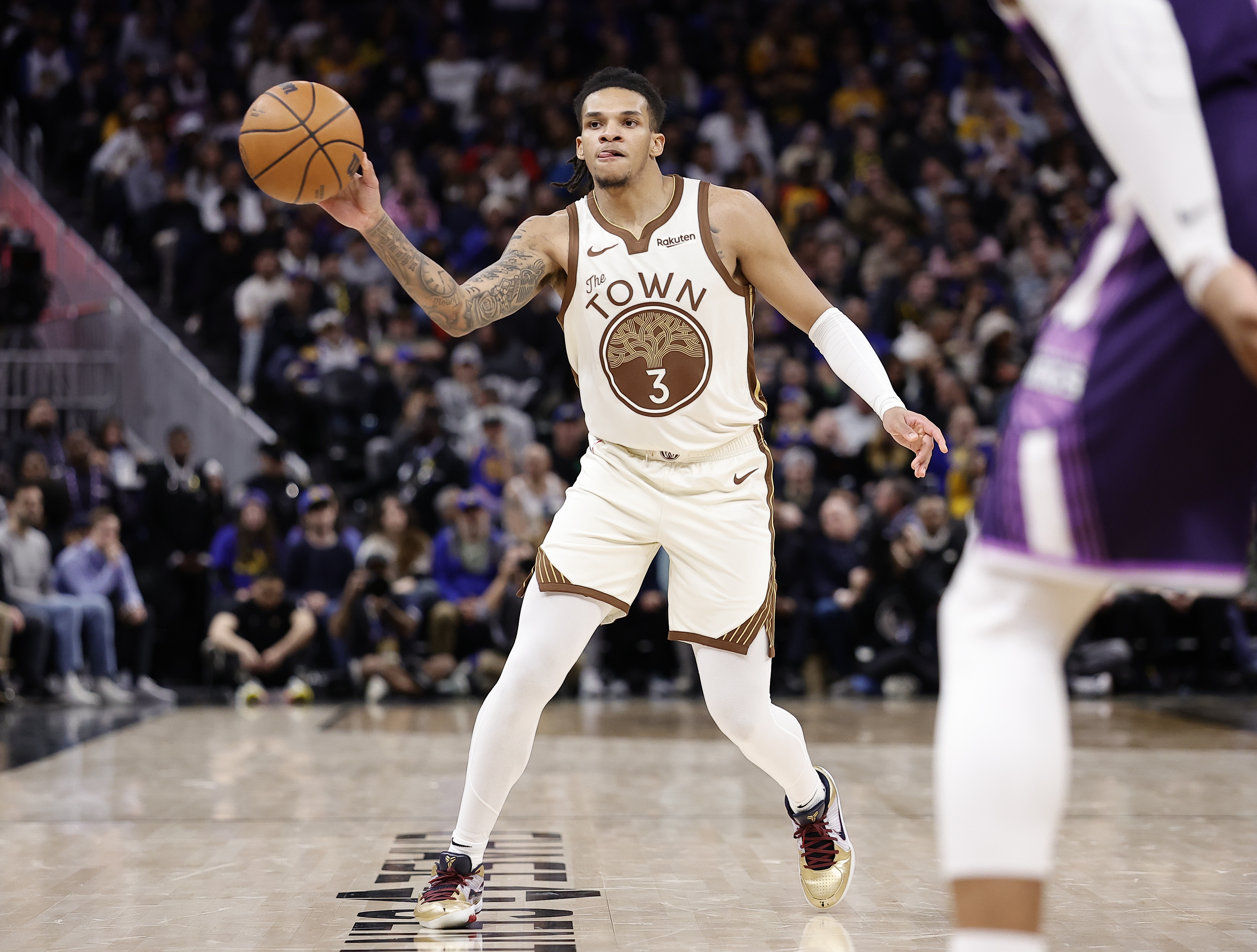 开云体育下载-差太多了！勇士上半场三分31中13&amp;命中率42% 开拓者三分18中3