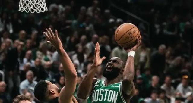 伤病隐患解除？塔图姆缺阵布朗一战比肩四大传奇